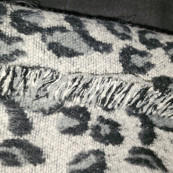 Leopard print scarf - Picture 8 of 10